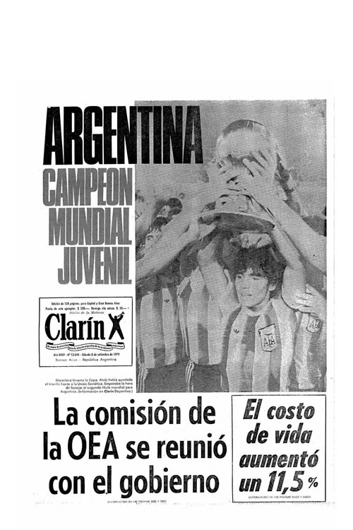 Tapa del diario Clarín del 8 de septiembre de 1979 mostrando a Maradona con la copa del triunfo argentino del  mundial juvenil